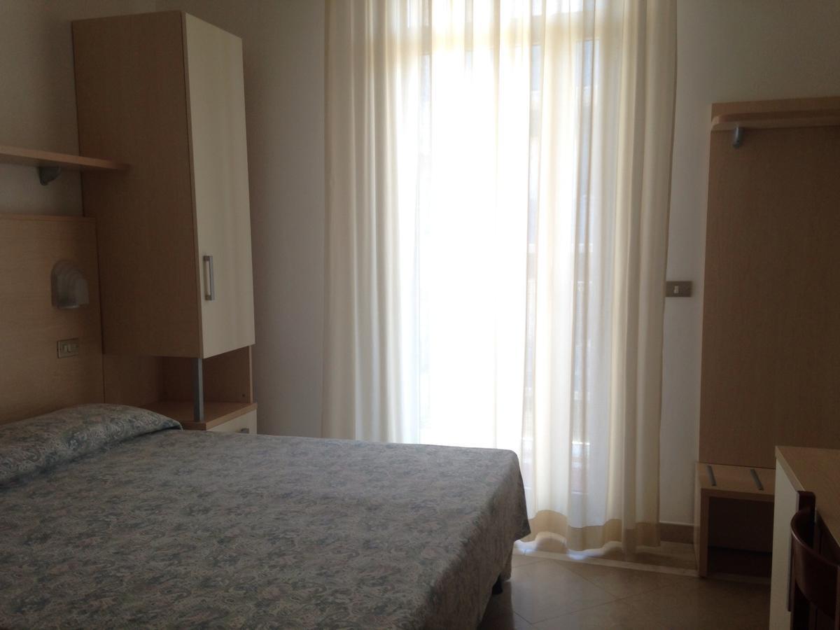 Hotel Lazzarini Белларія-Іджеа-Марина Екстер'єр фото