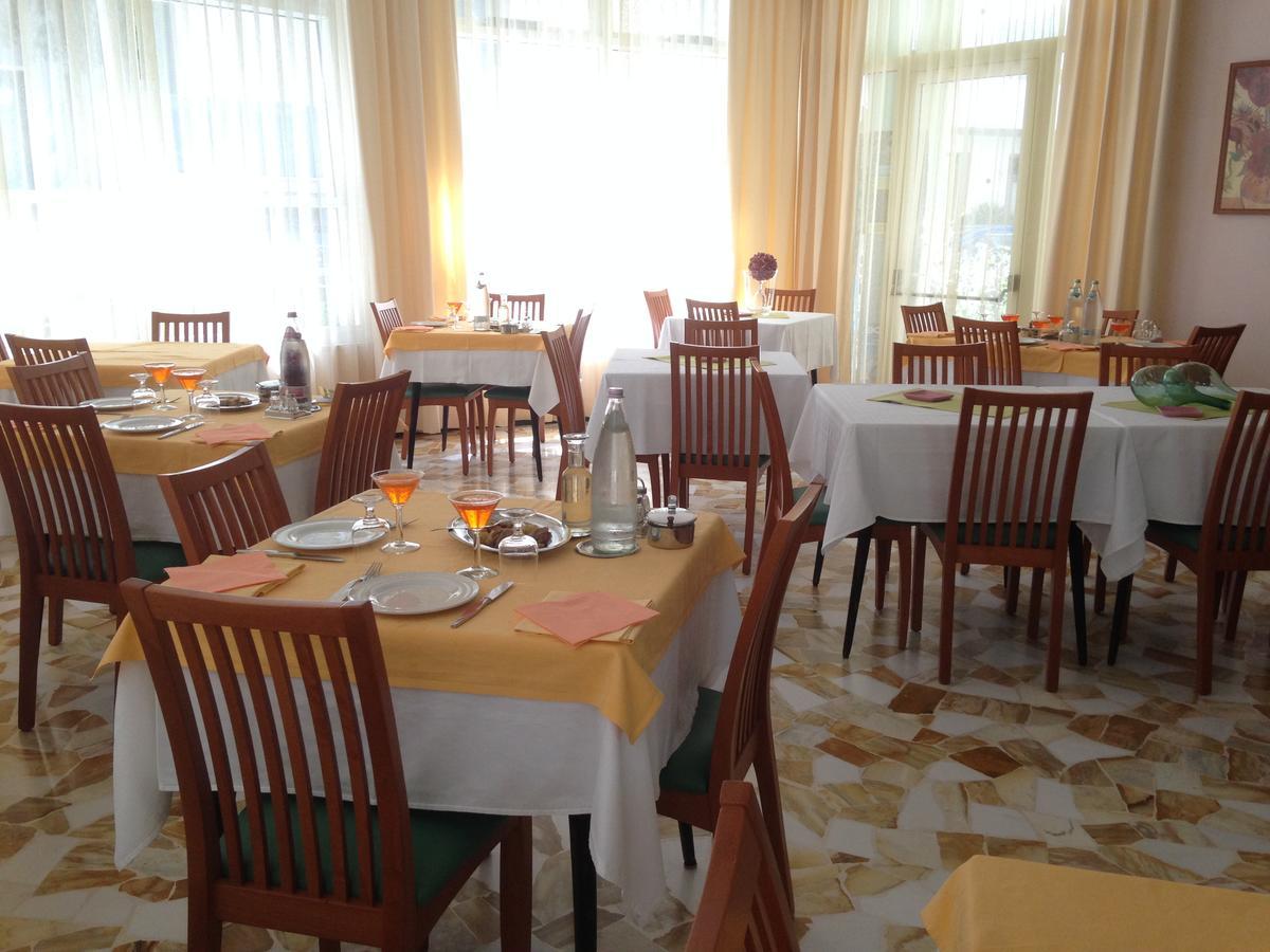 Hotel Lazzarini Белларія-Іджеа-Марина Екстер'єр фото